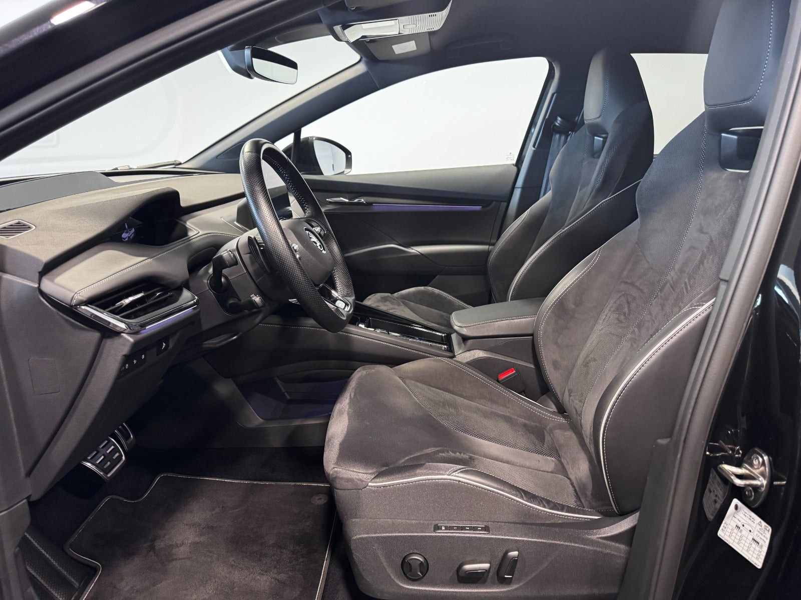 Sort Skoda Enyaq fra 2023