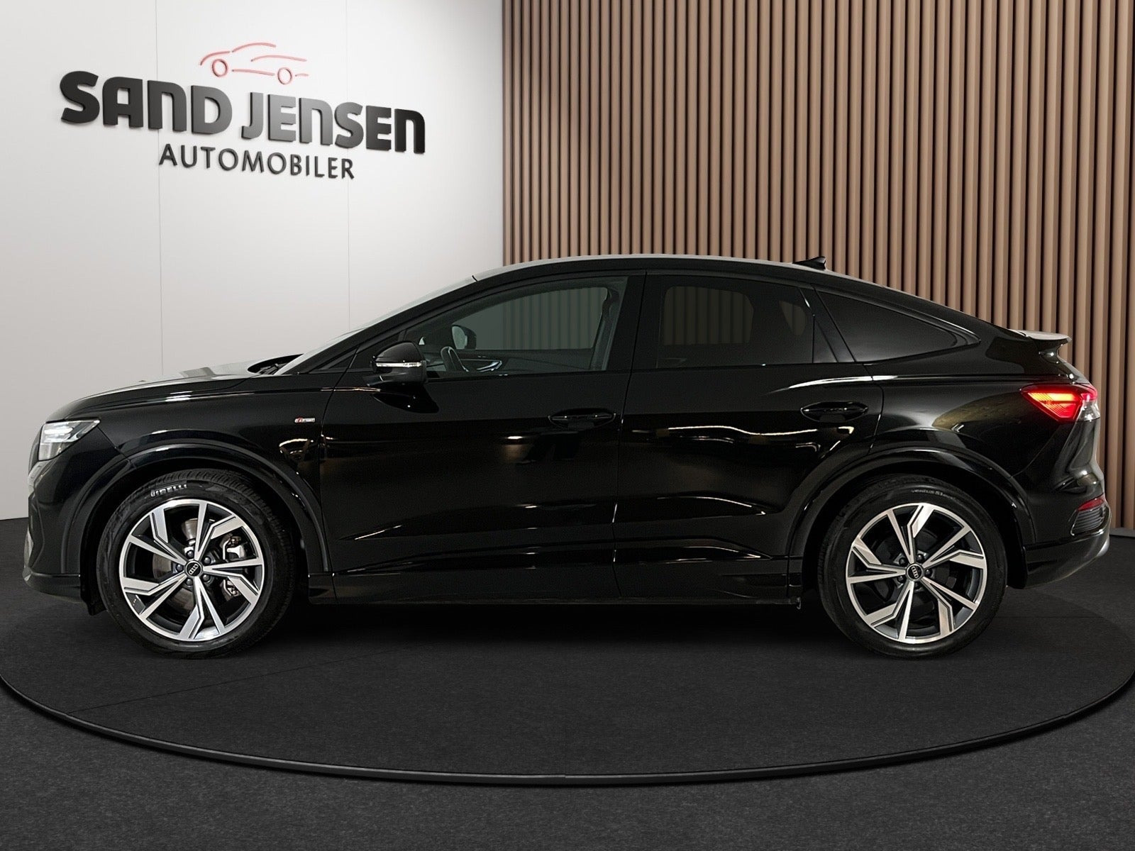 Sort Audi Q4 e-tron fra 2024