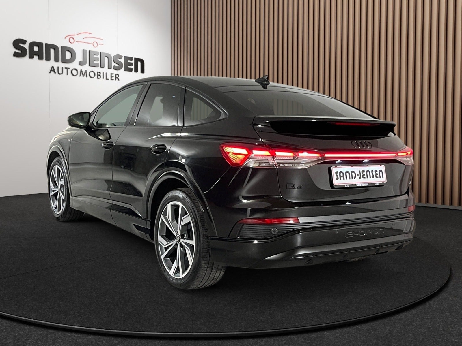 Sort Audi Q4 e-tron fra 2024