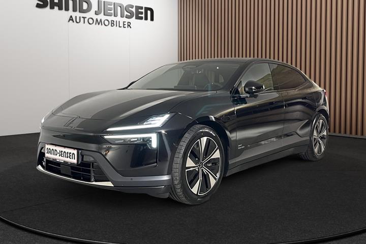 Sort Polestar 4 fra 2026