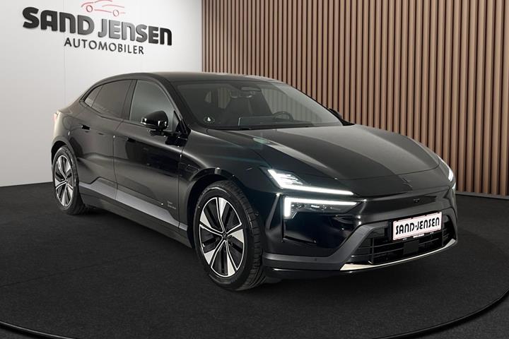 Sort Polestar 4 fra 2026