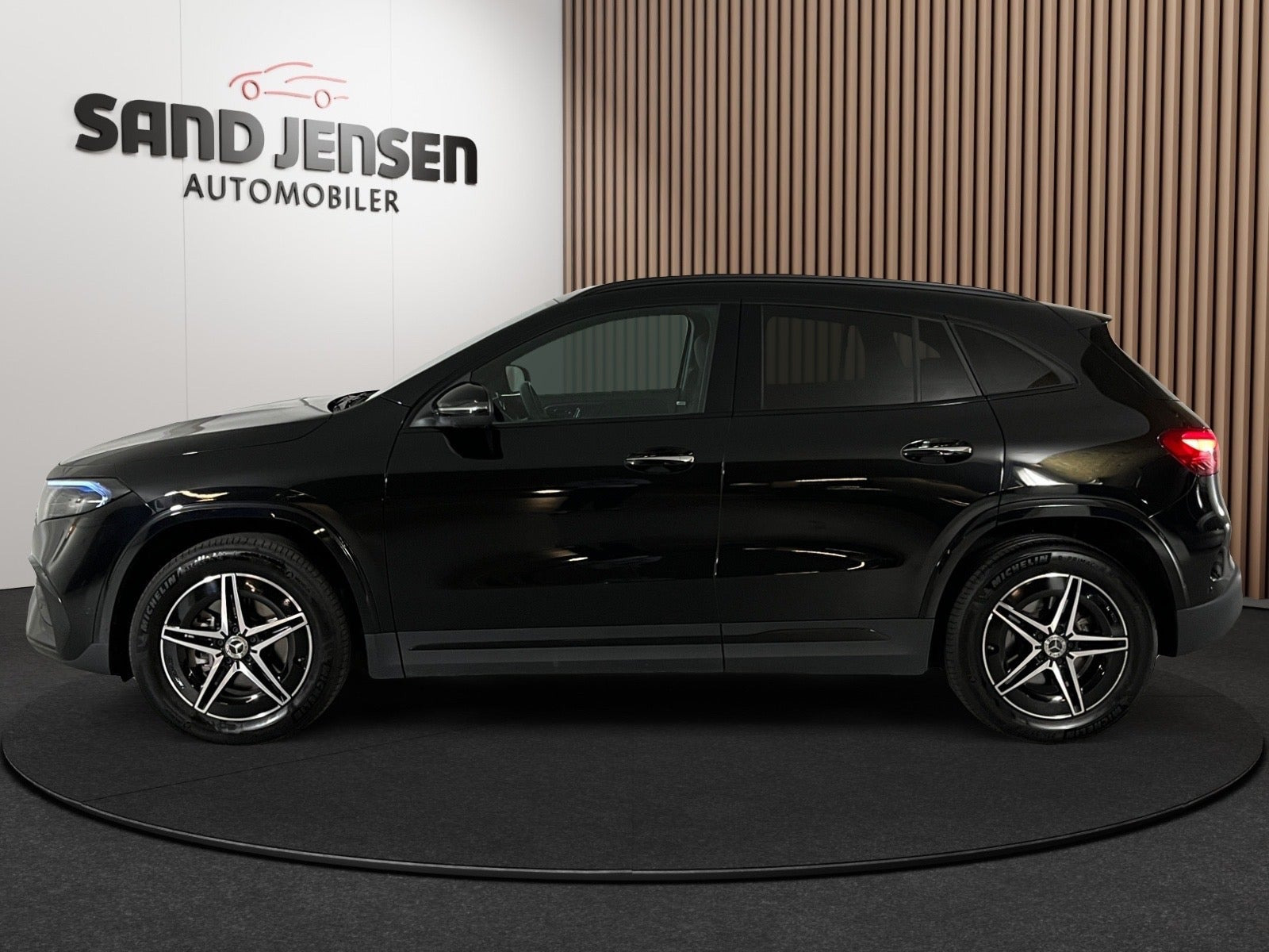 Sort Mercedes EQA250+ fra 2025