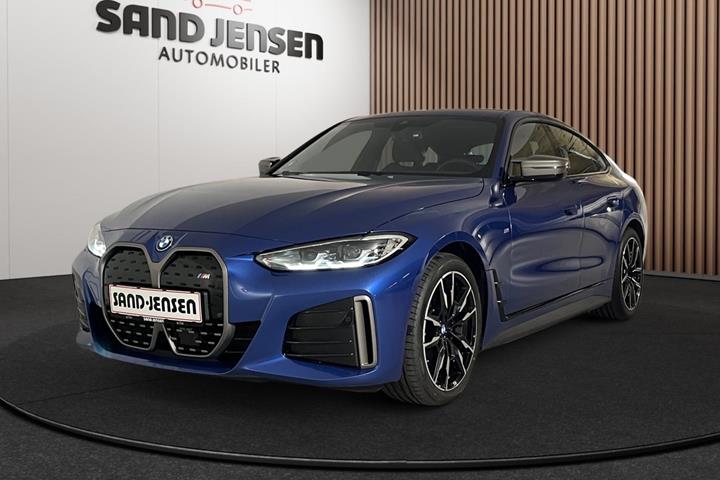 Blå BMW i4 fra 2024