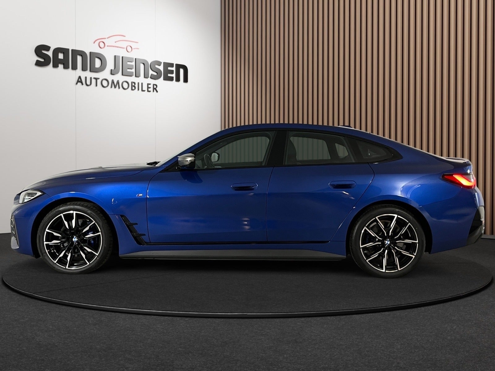 Blå BMW i4 fra 2024