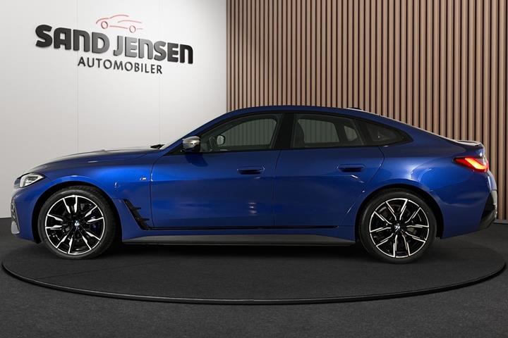 Blå BMW i4 fra 2024