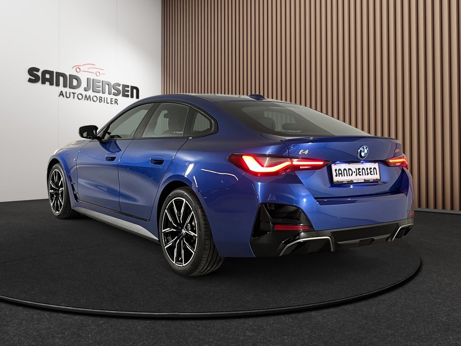 Blå BMW i4 fra 2024