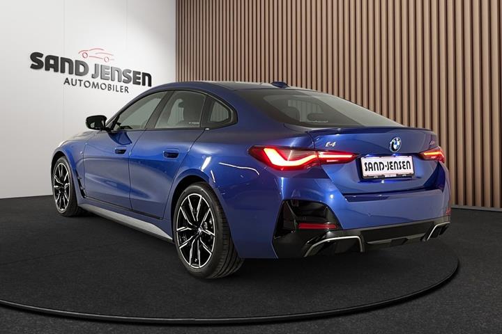Blå BMW i4 fra 2024