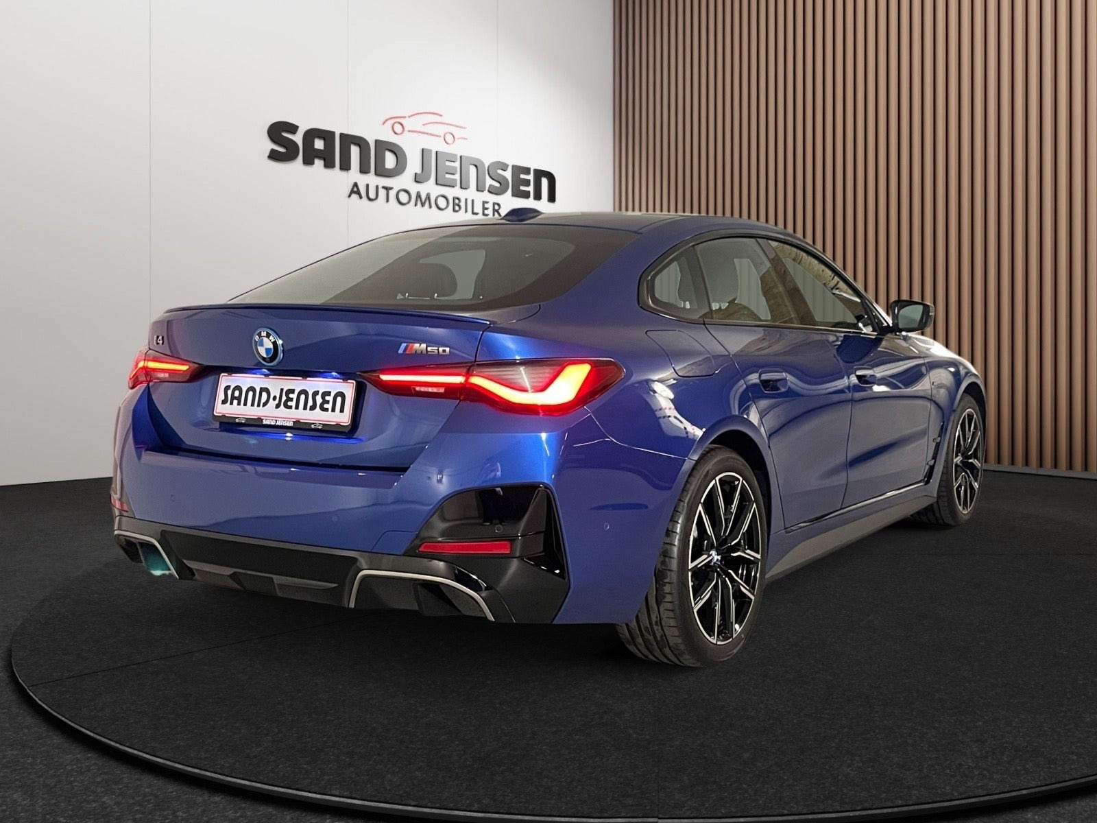 Blå BMW i4 fra 2024