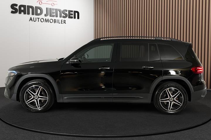 Sort Mercedes EQB350 fra 2025