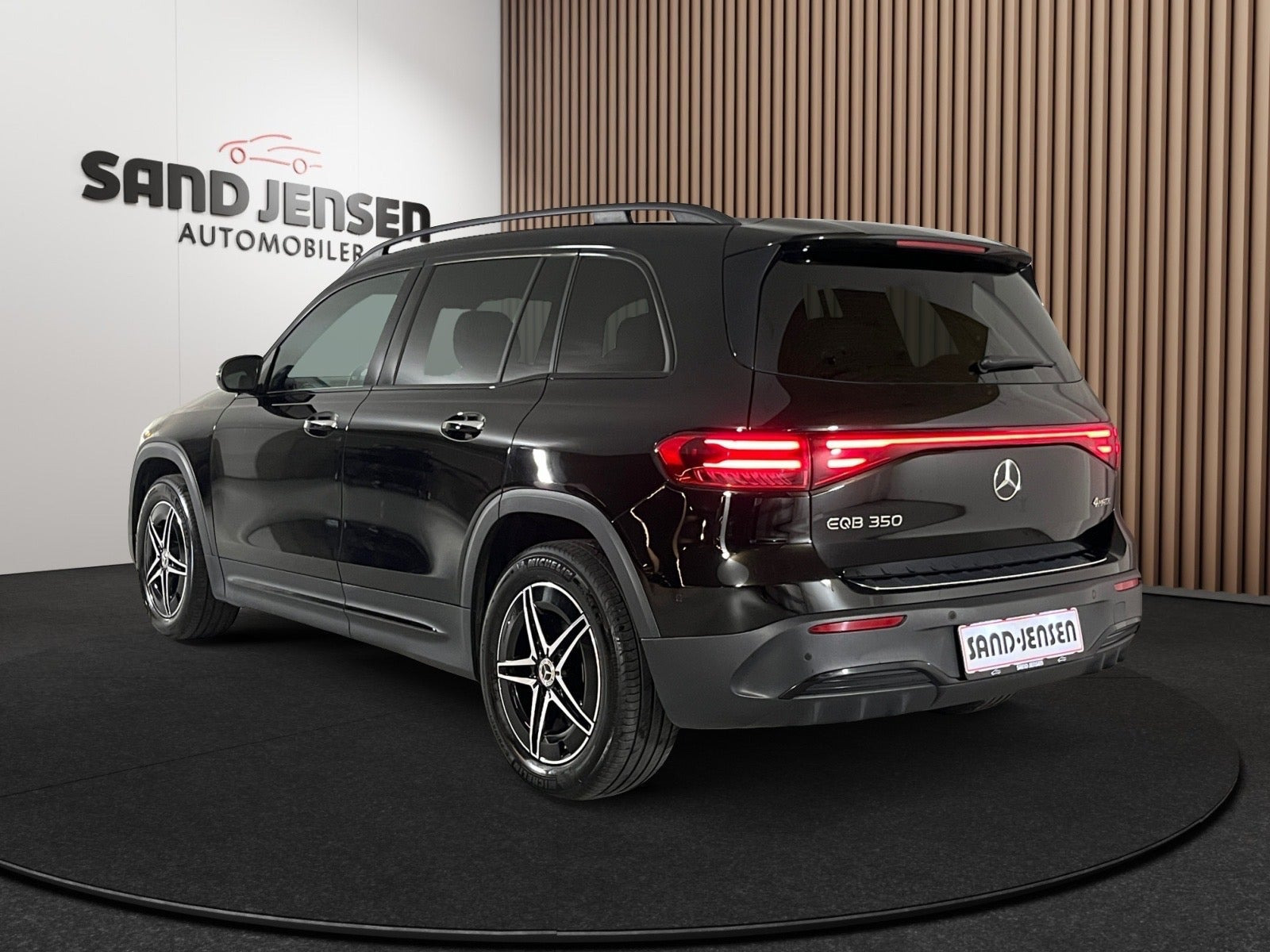 Sort Mercedes EQB350 fra 2025