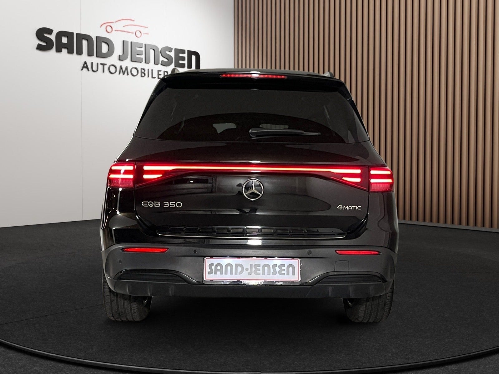 Sort Mercedes EQB350 fra 2025