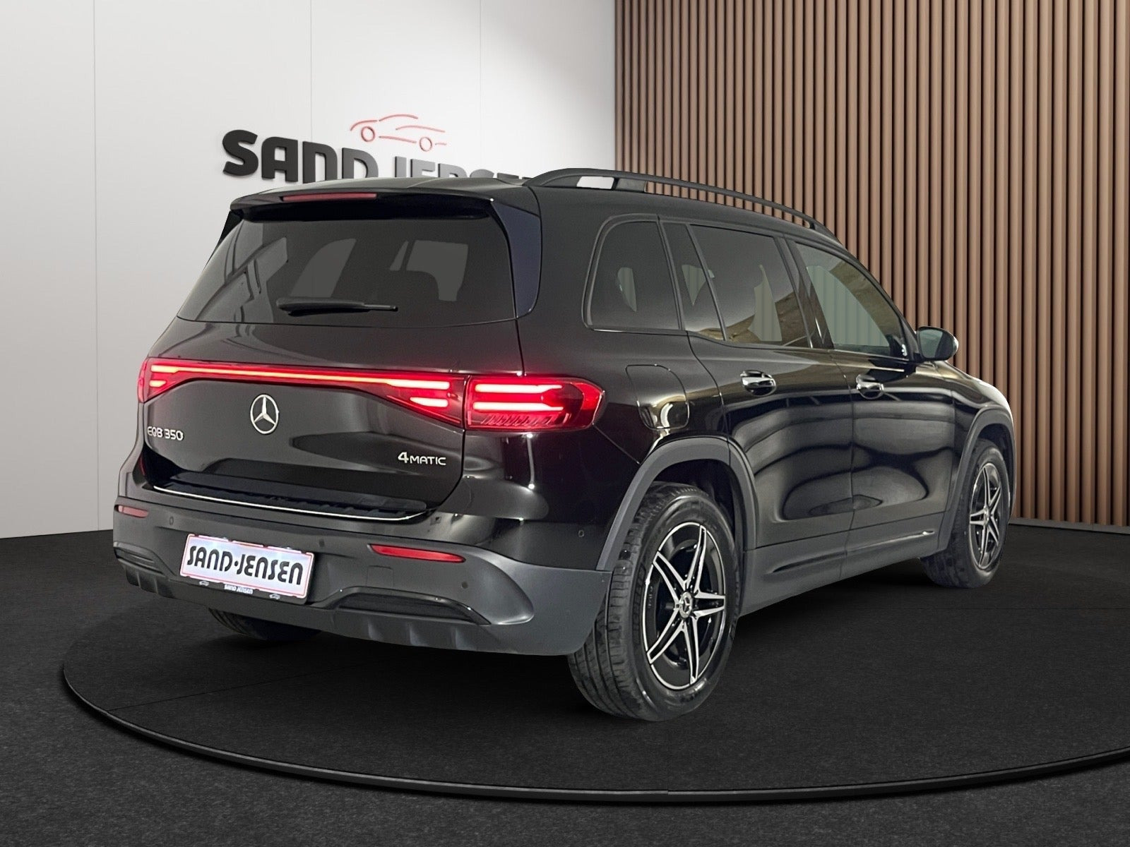 Sort Mercedes EQB350 fra 2025