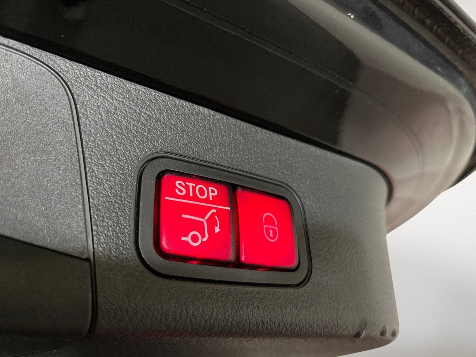 Sort Mercedes EQB350 fra 2025