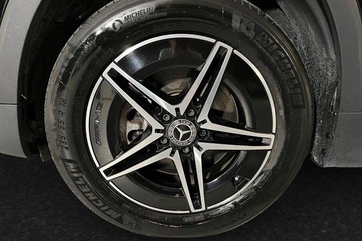 Sort Mercedes EQB350 fra 2025