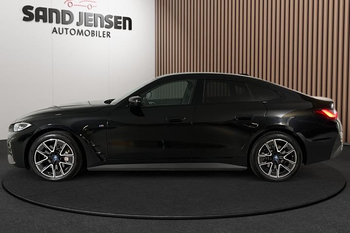 Sort BMW i4 fra 2024