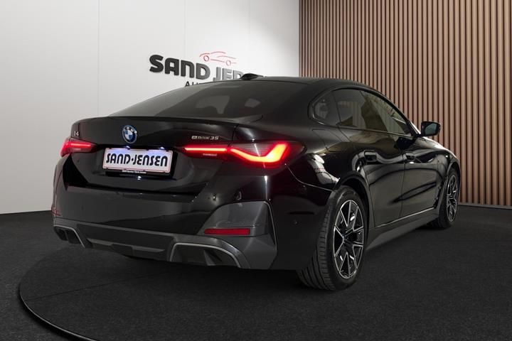 Sort BMW i4 fra 2024