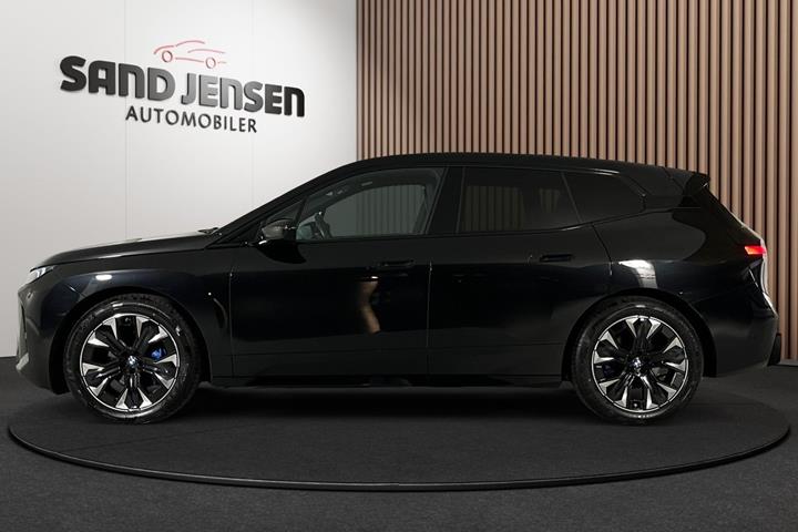 Sort BMW iX fra 2026