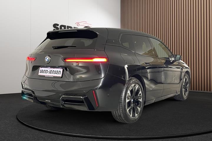 Sort BMW iX fra 2026
