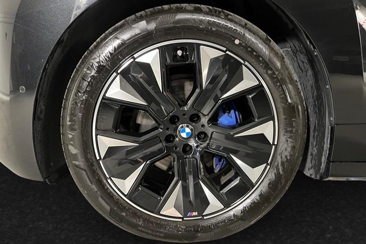 Sort BMW iX fra 2026