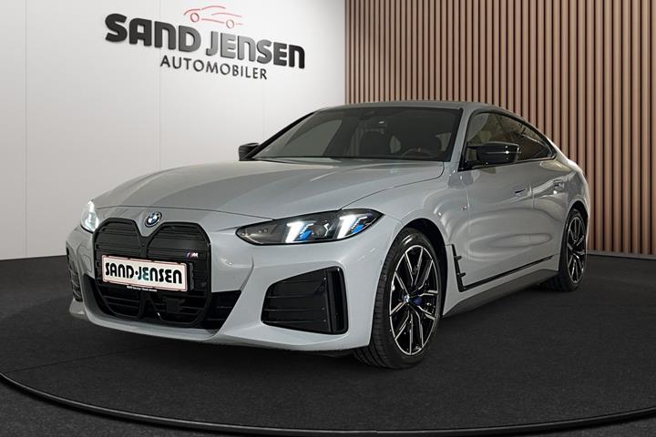Grå BMW i4 fra 2026