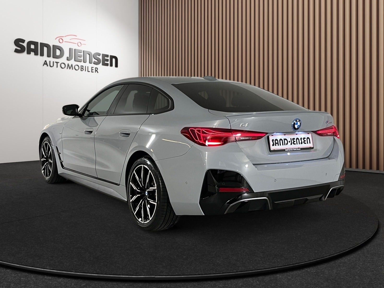 Grå BMW i4 fra 2026