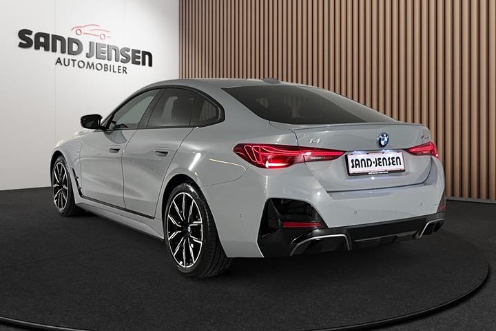 Grå BMW i4 fra 2026