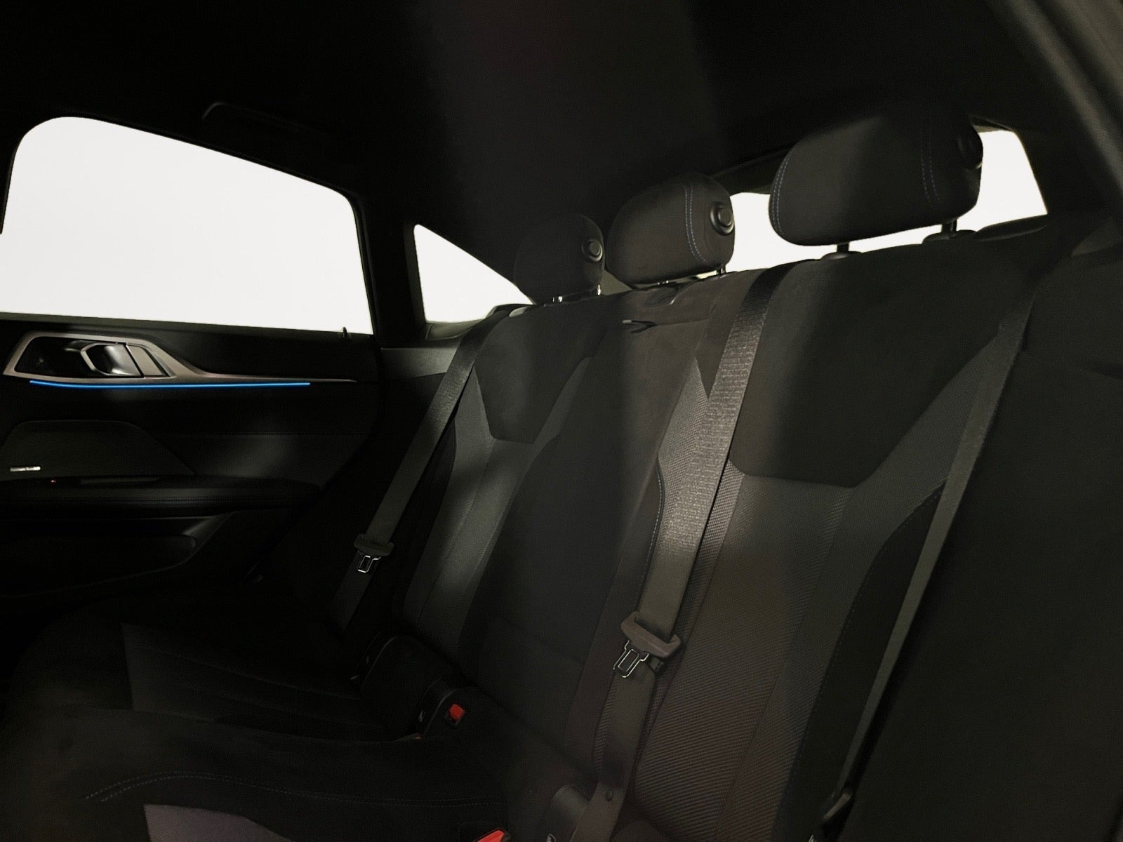 Grå BMW i4 fra 2026