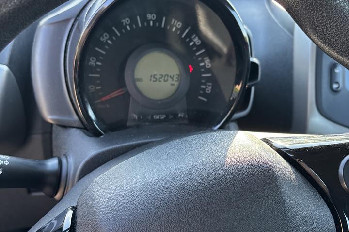 Rød Peugeot 108 fra 2015