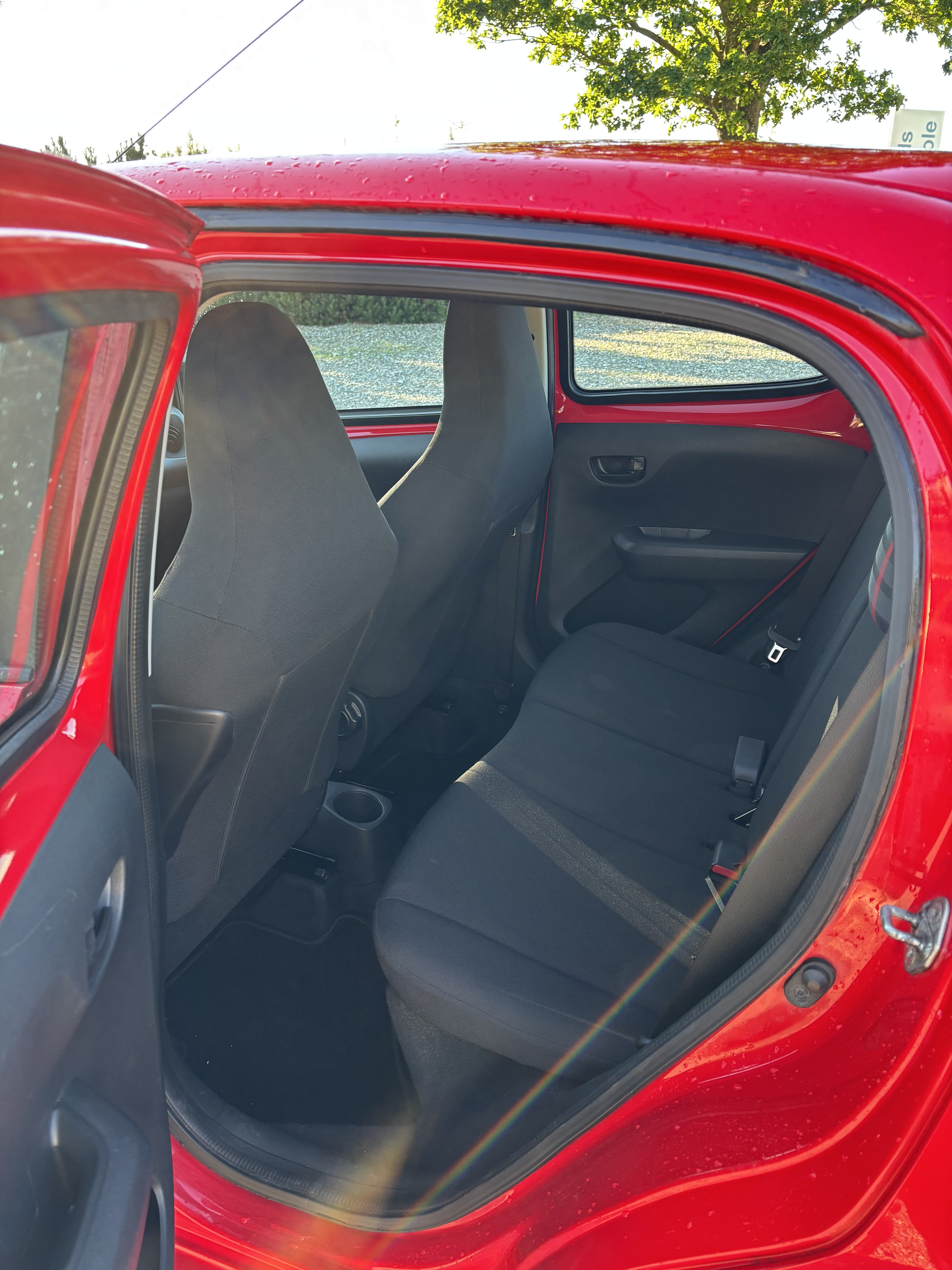 Rød Peugeot 108 fra 2015