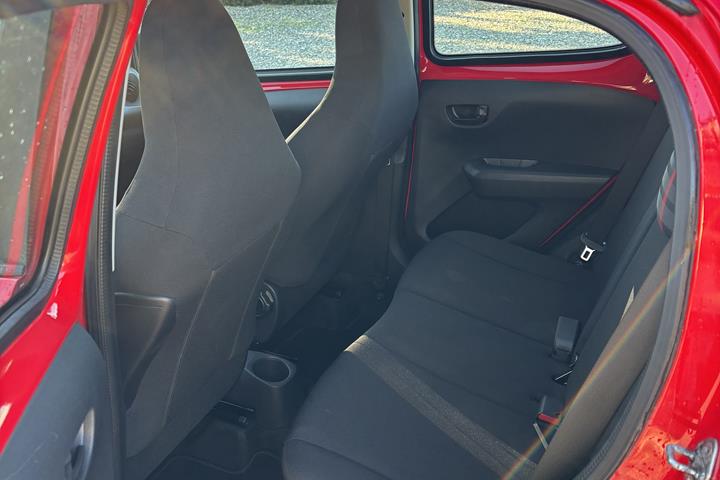 Rød Peugeot 108 fra 2015