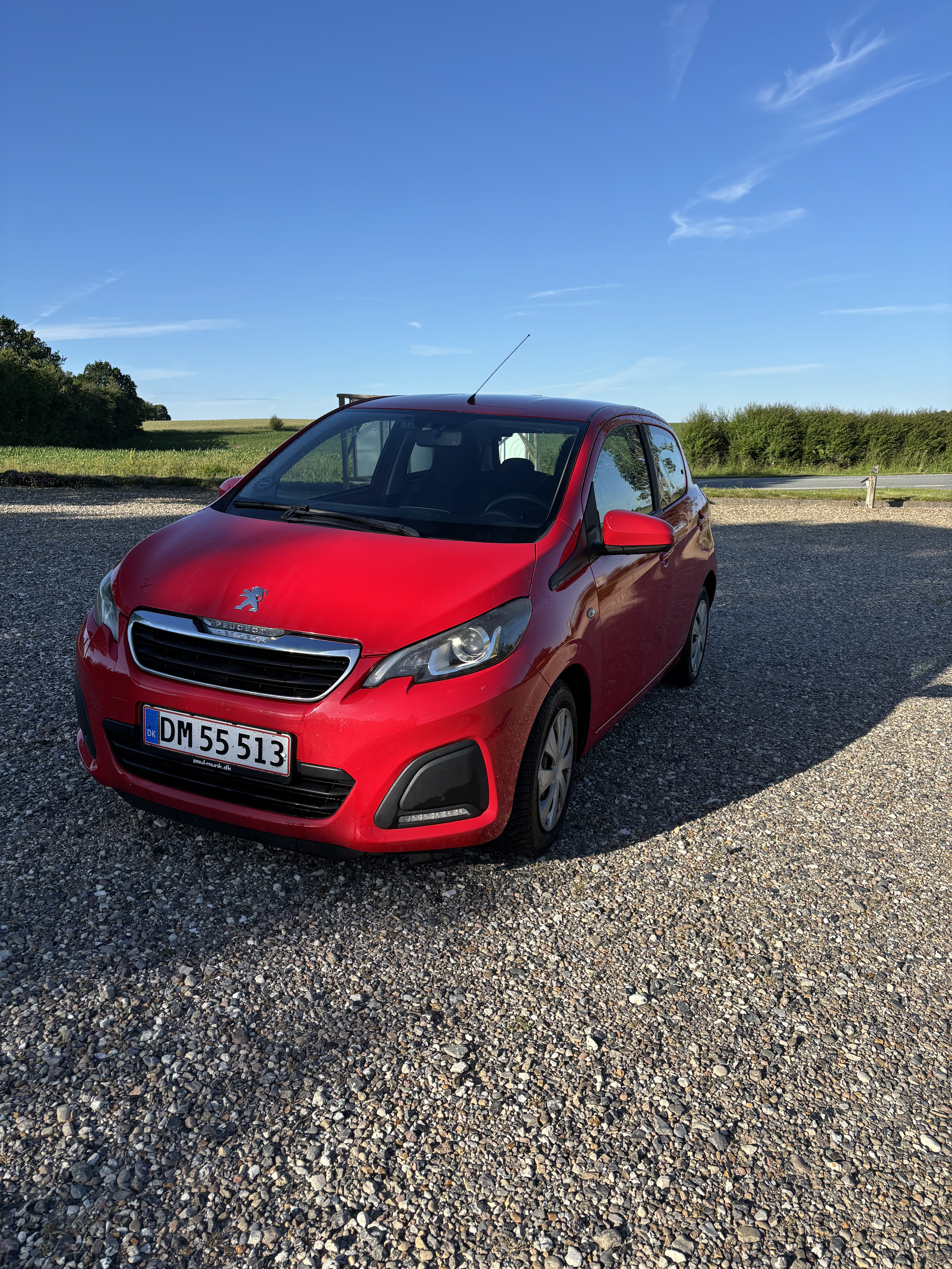 Rød Peugeot 108 fra 2015