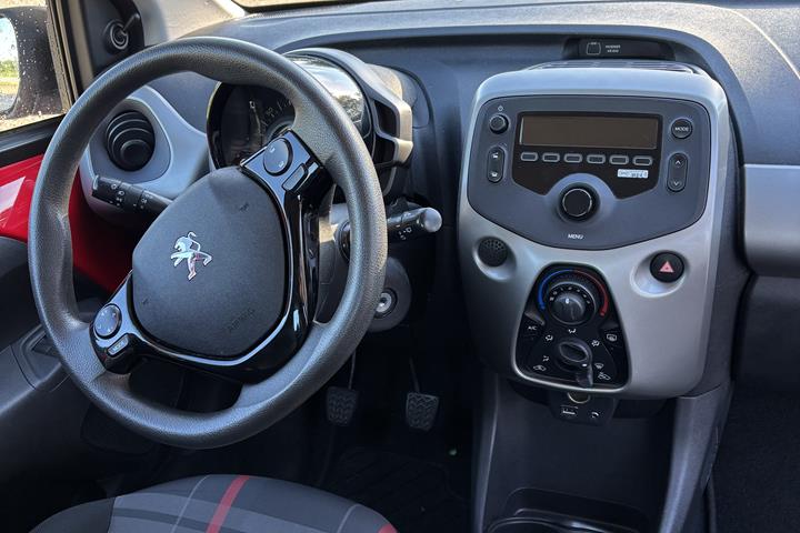 Rød Peugeot 108 fra 2015