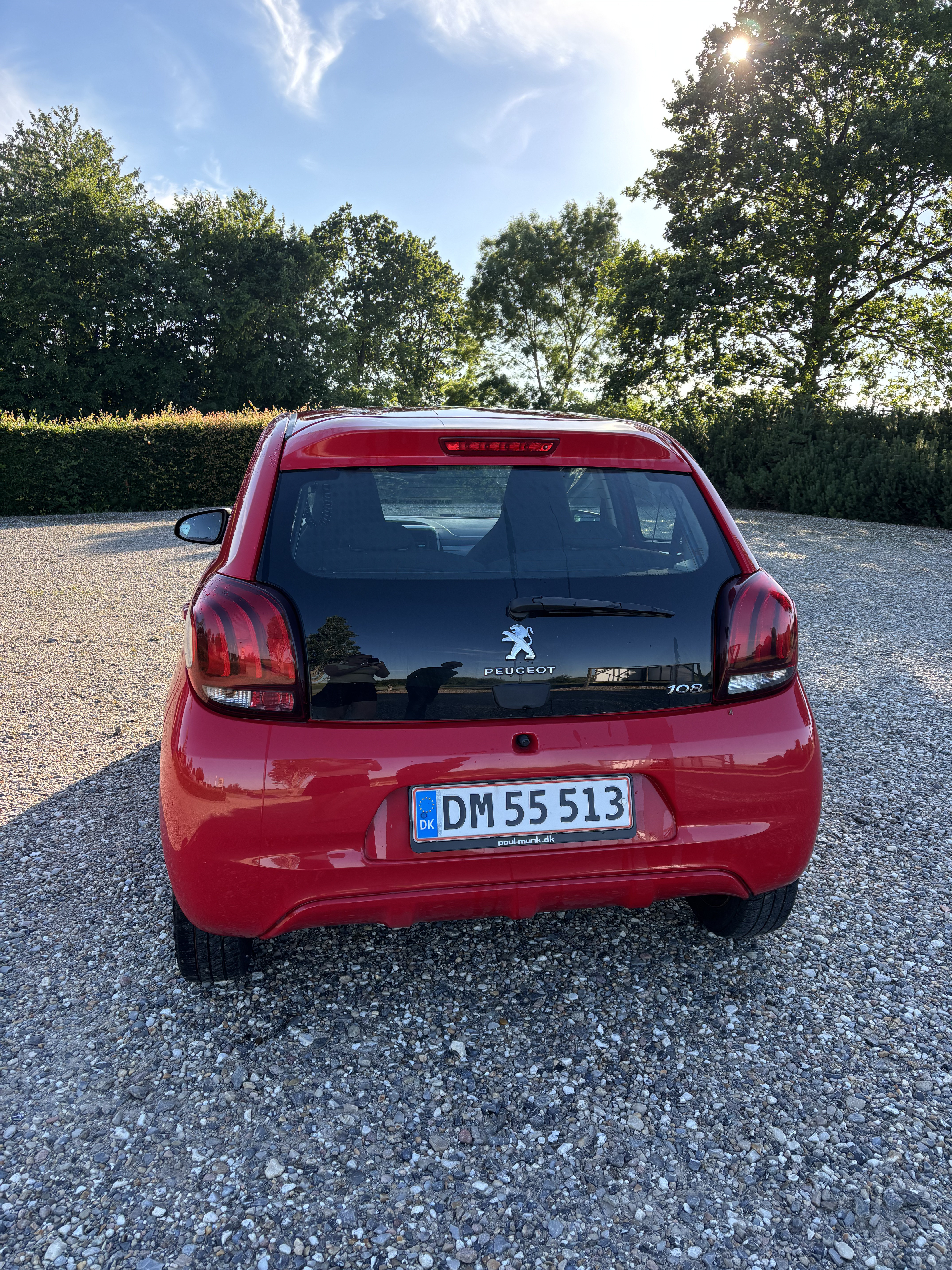 Rød Peugeot 108 fra 2015