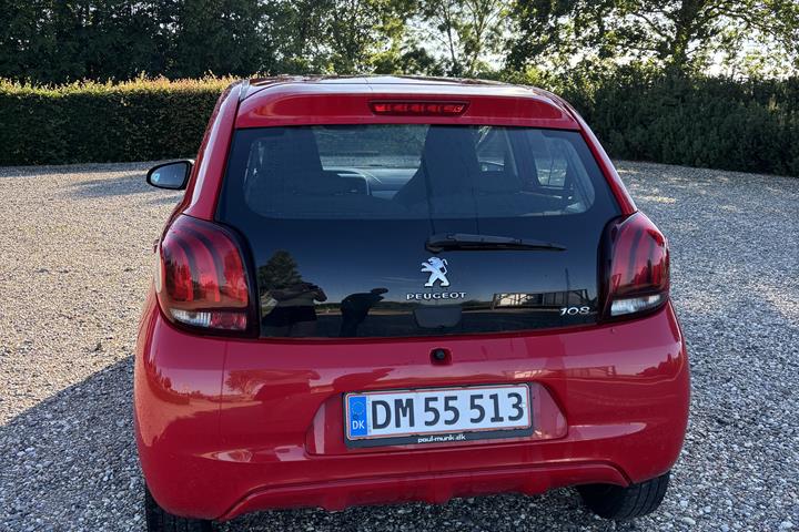 Rød Peugeot 108 fra 2015