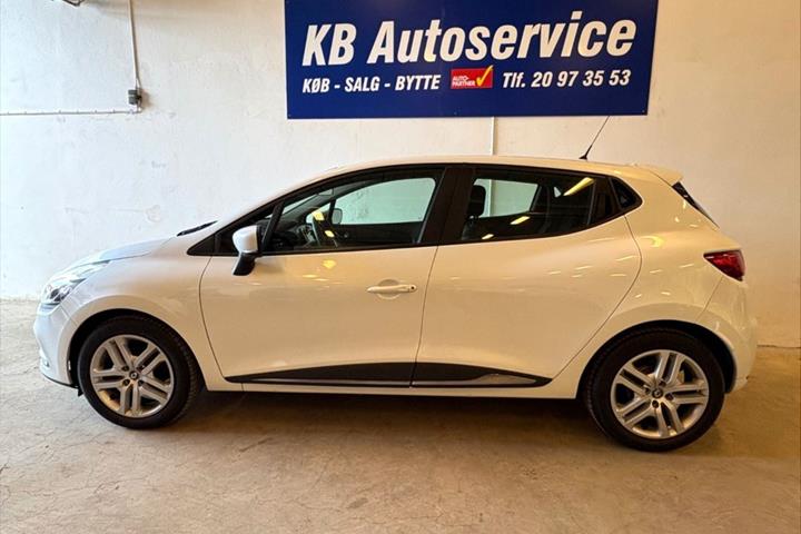 Hvid Renault Clio IV fra 2017