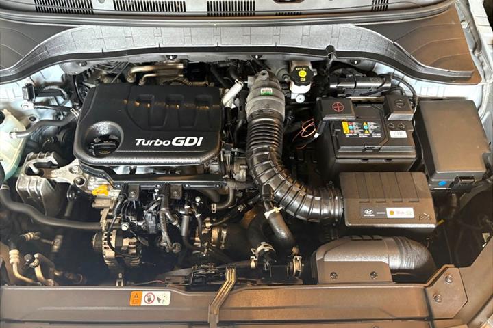 Grå Hyundai Kona fra 2020