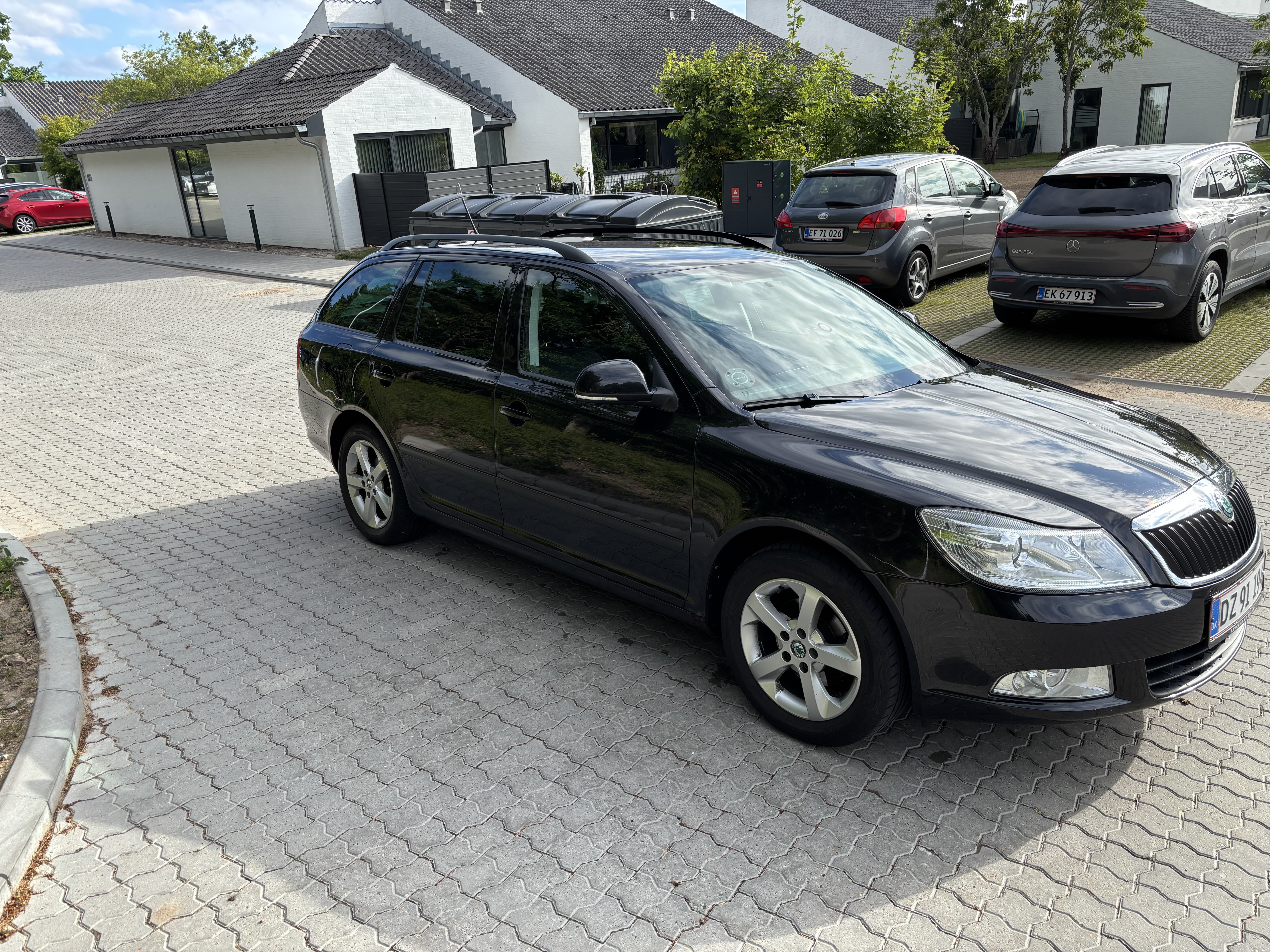 Sort Skoda Octavia fra 2012