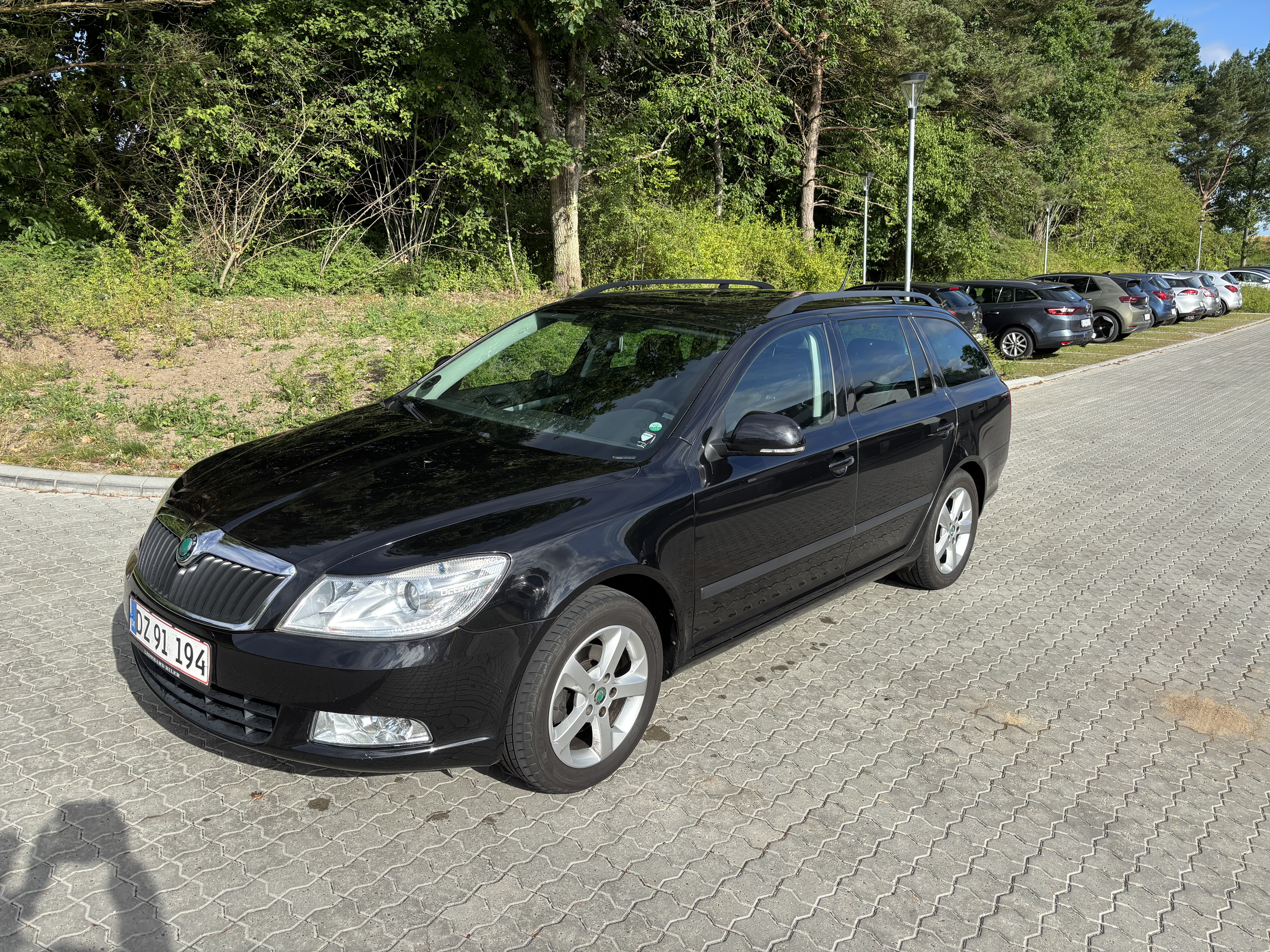 Sort Skoda Octavia fra 2012