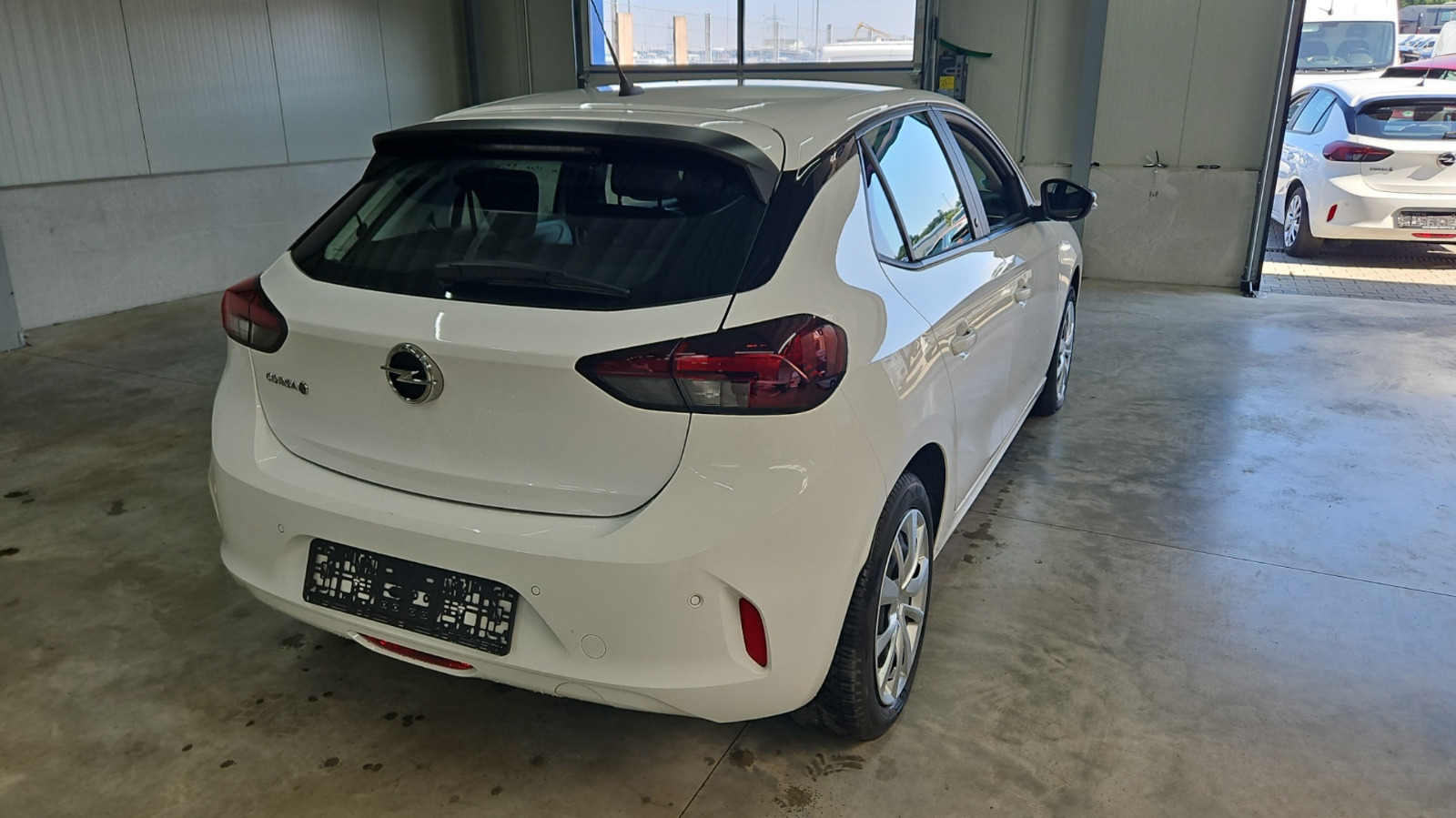 Hvid Opel Corsa-e fra 2023
