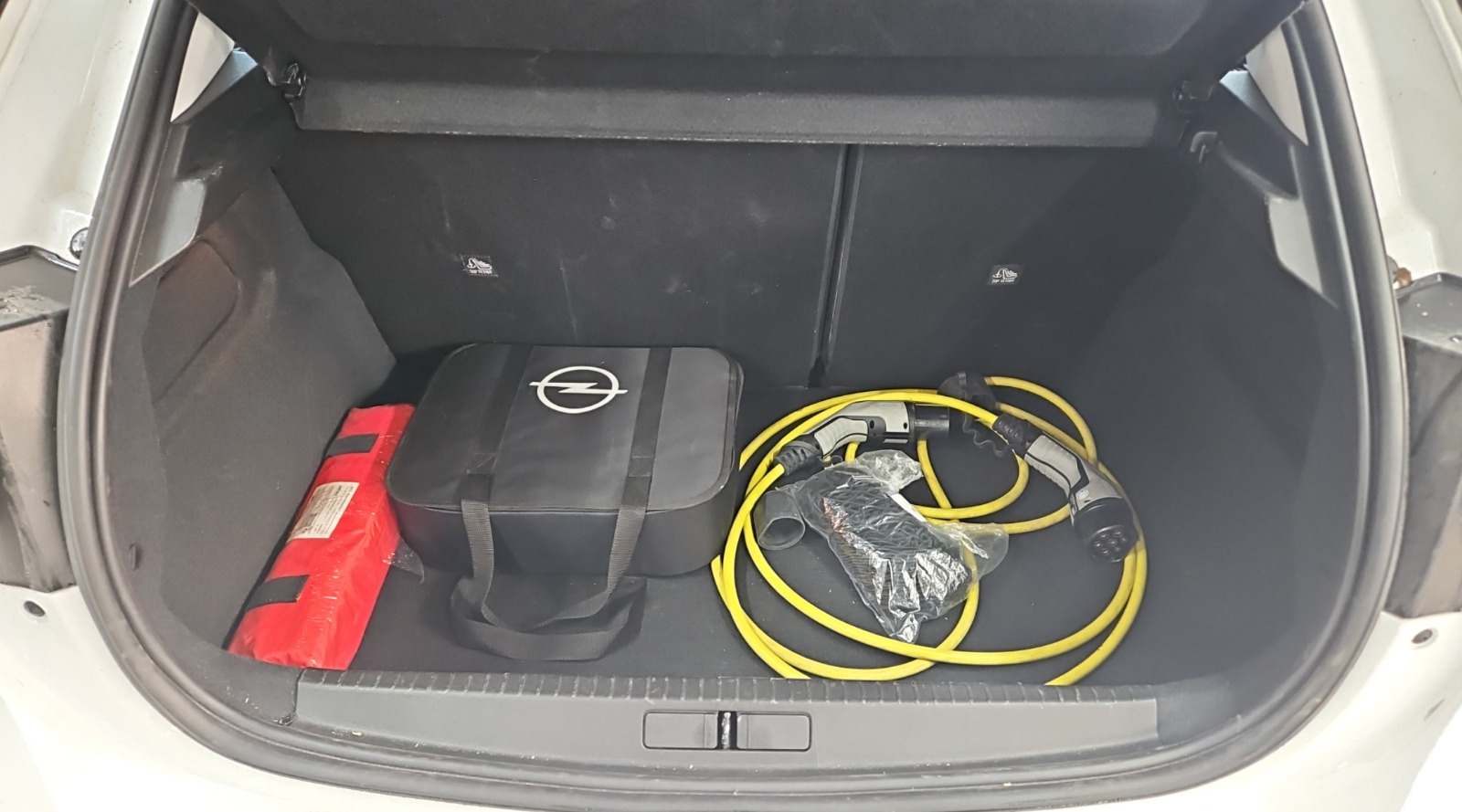 Hvid Opel Corsa-e fra 2023