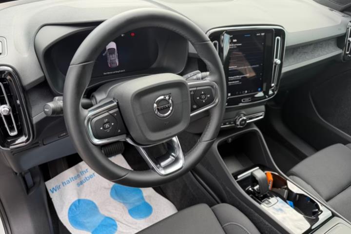 Hvid Volvo C40 fra 2023