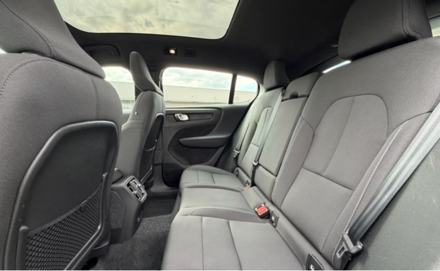 Hvid Volvo C40 fra 2023