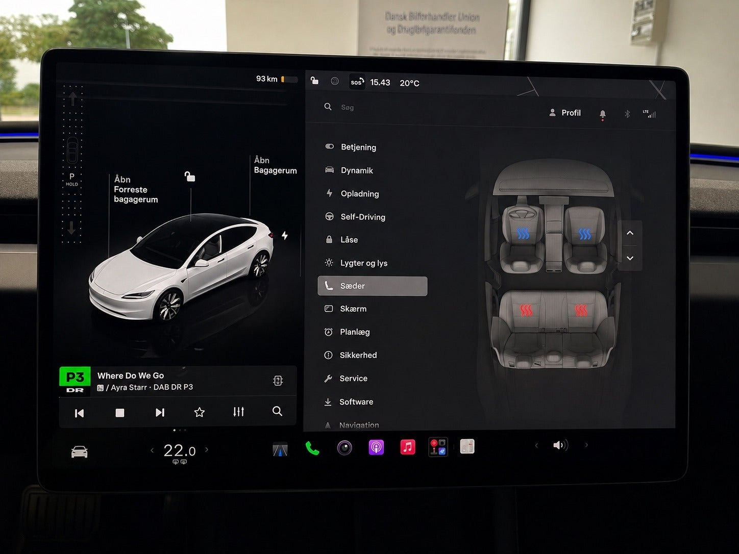 Hvid Tesla Model 3 fra 2025