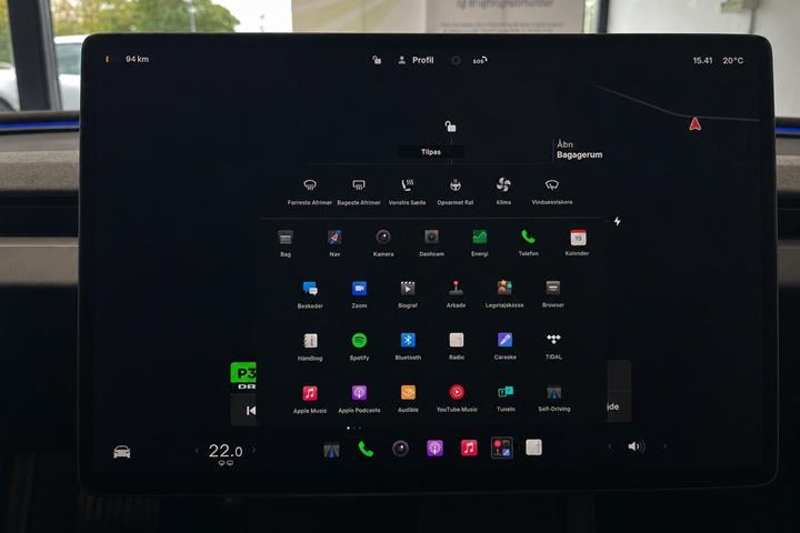 Hvid Tesla Model 3 fra 2025