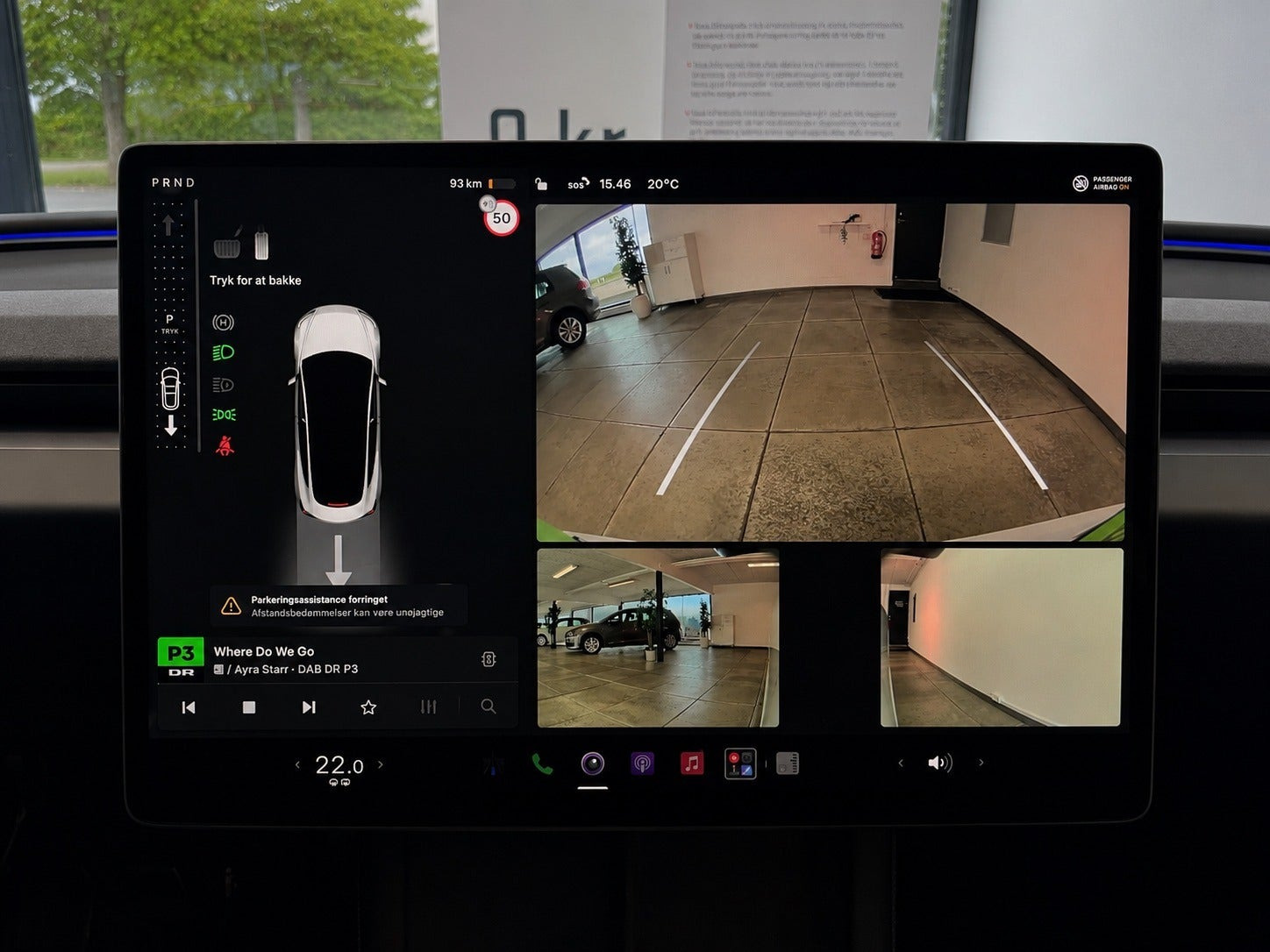 Hvid Tesla Model 3 fra 2025
