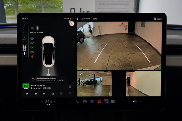 Hvid Tesla Model 3 fra 2025
