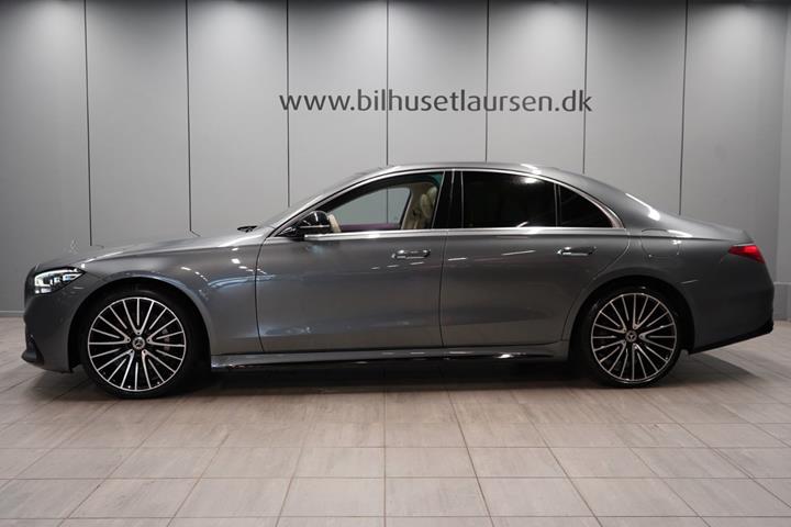 Grå Mercedes S580 e fra 2022