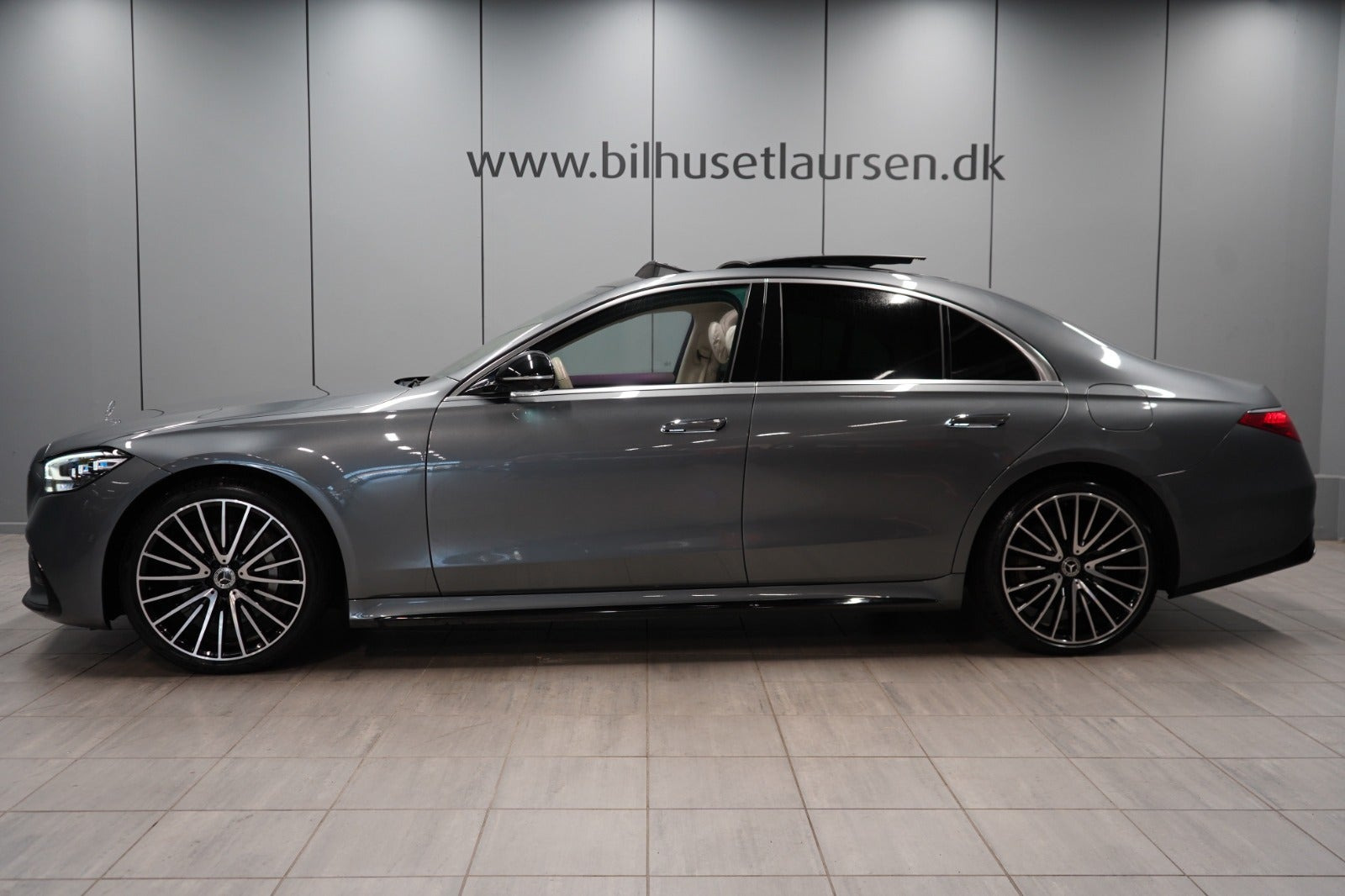 Grå Mercedes S580 e fra 2022
