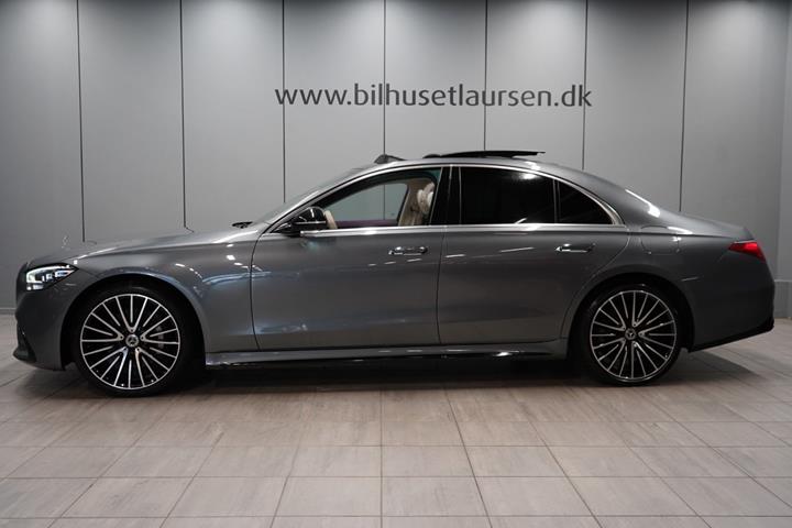 Grå Mercedes S580 e fra 2022