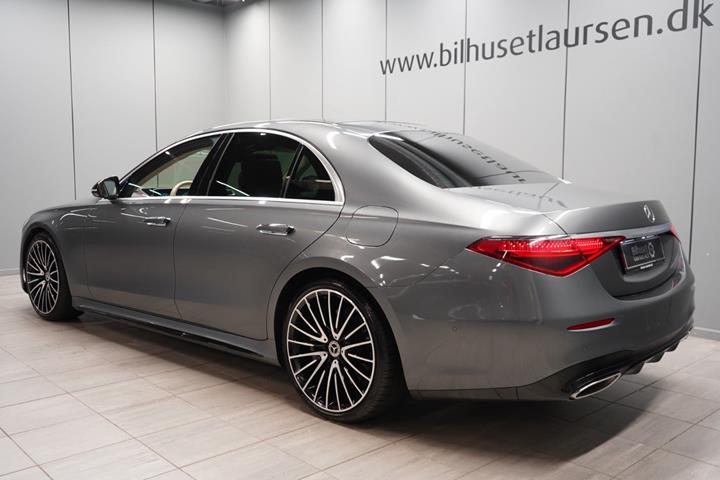 Grå Mercedes S580 e fra 2022